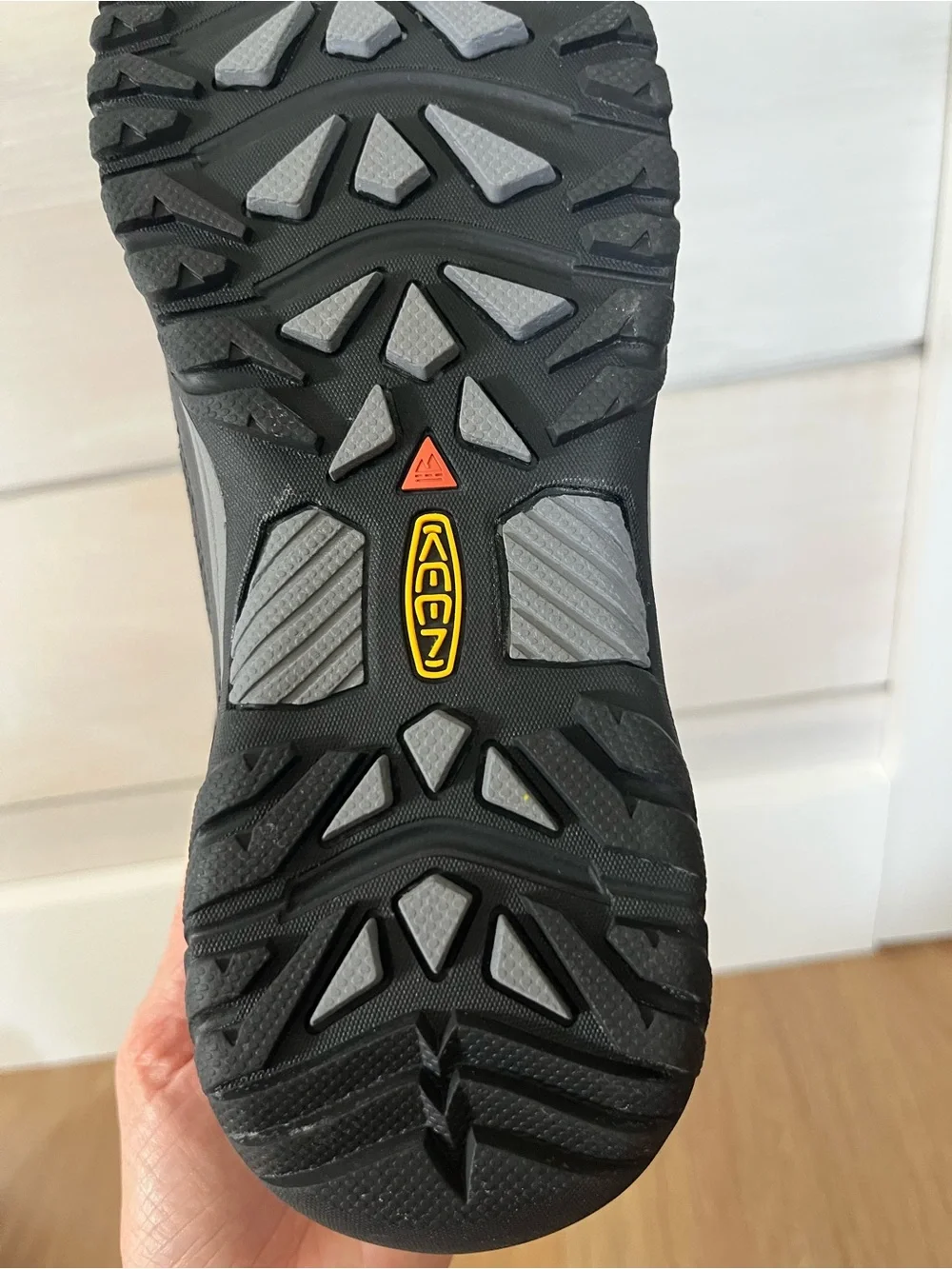 Keen Targhee Low WP big kids hiking waterproof shoes sneakers NWOT EU 37 US 5